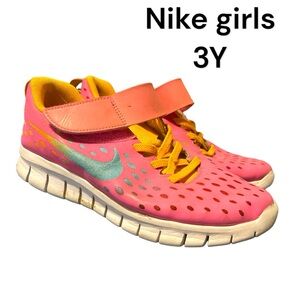 Nike girls sneakers 3Y